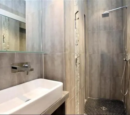 Golfe-juan Sleeps 10 Pool Air Con Wifi 빌라